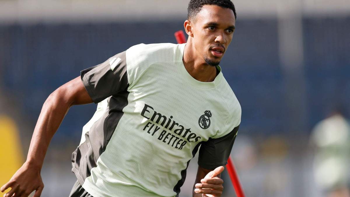 Trent Alexander-Arnold entrenando con el Real Madrid. 