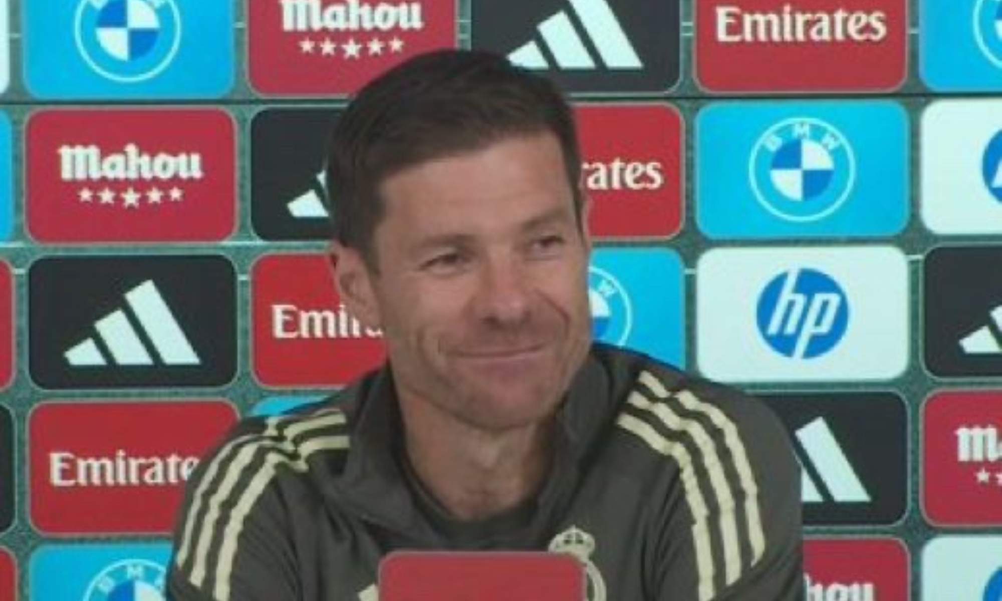 Xabi Alonso habla ante los medios de comunicación en la previa al partido contra el Rayo