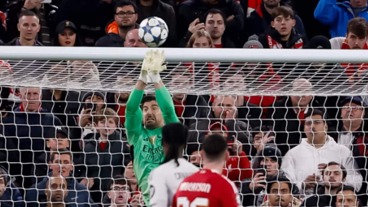 Courtois realizando una parada de mérito Courtois realizando una parada de mérito