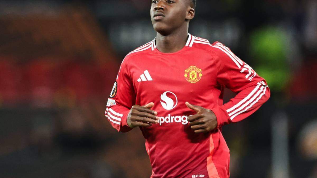 Kobbie Mainoo jugando un partido con el Manchester United. Kobbie Mainoo jugando un partido con el Manchester United.