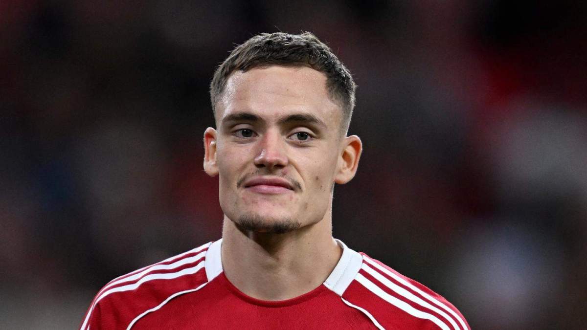 Florian Wirtz con la camiseta del Liverpool. Florian Wirtz con la camiseta del Liverpool.