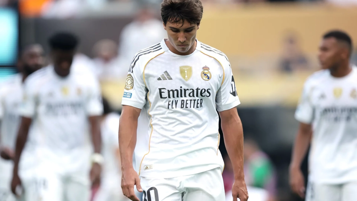Gonzalo García cabizbajo en un partido del Real Madrid. Gonzalo García cabizbajo en un partido del Real Madrid.