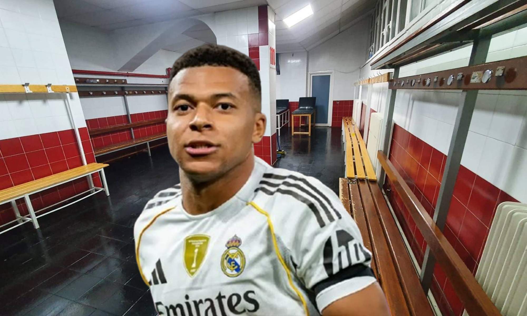 Kylian Mbappé con la camiseta del Real Madrid y el vestuario de Vallecas. 