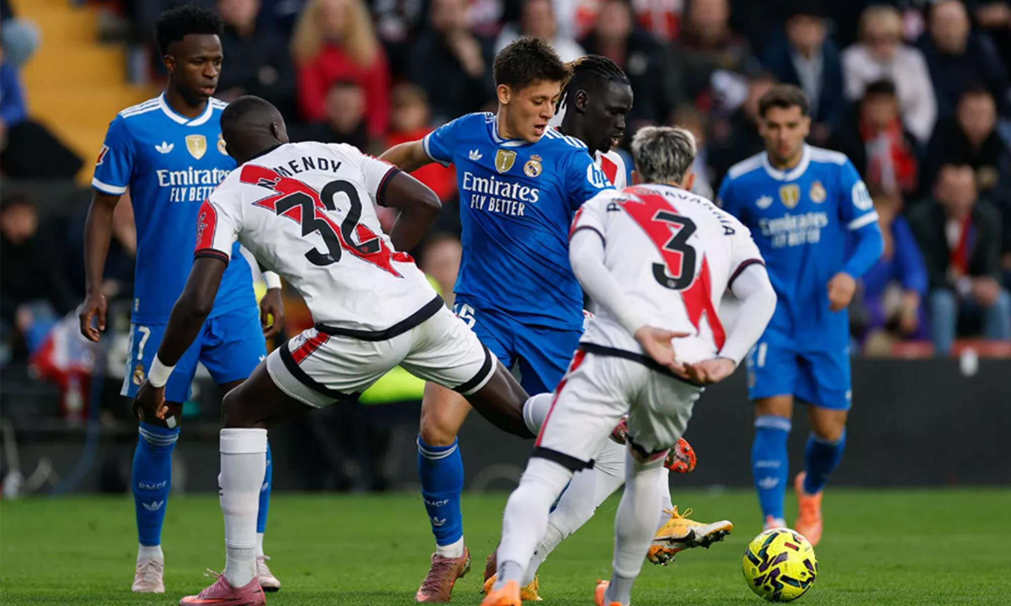 Arda Güler jugando contra el Rayo Vallecano.