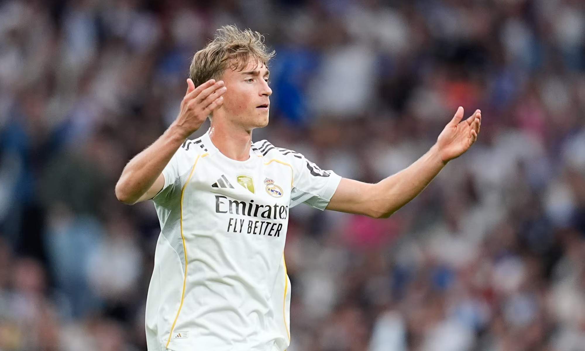 Dean Huijsen jugando un partido del Real Madrid.