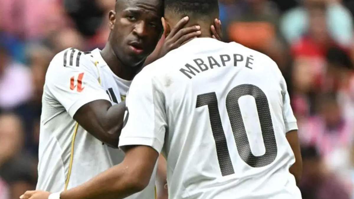Vinicius y Mbappé durante un partido de esta temporada