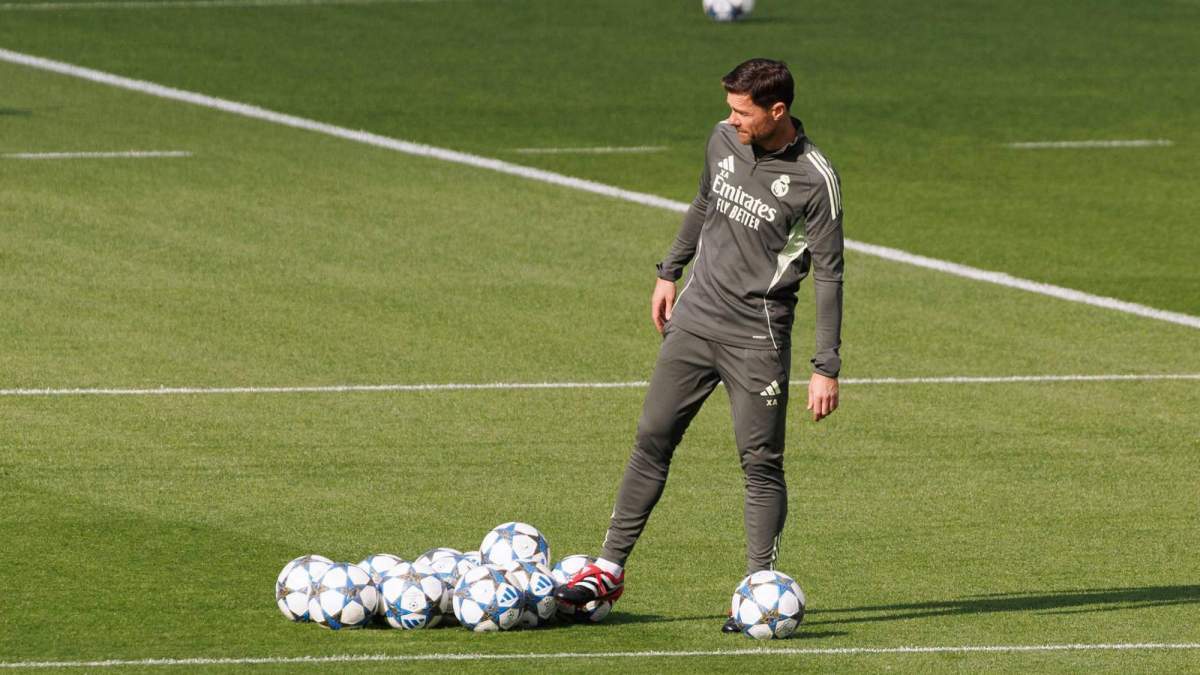 Xabi Alonso durante un entrenamiento con el Real Madrid. 