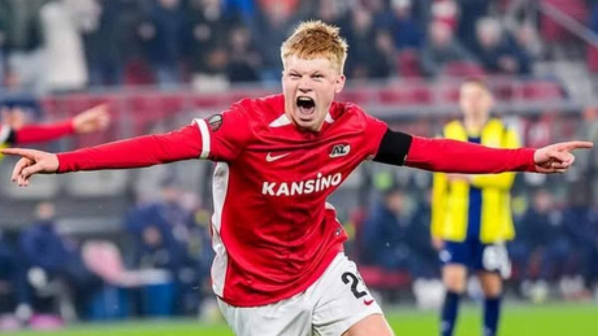 Kees Smit celebrando un gol. 