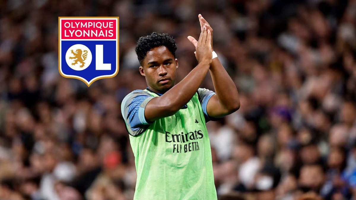 Endrick durante un calentamiento y el escudo del Olympique de Lyon. Endrick durante un calentamiento y el escudo del Olympique de Lyon.