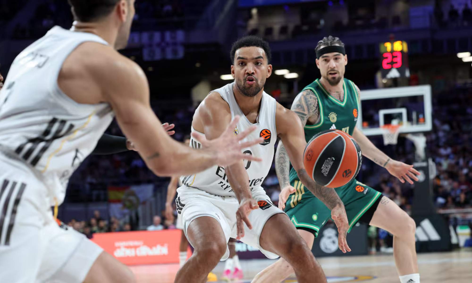 Trey Lyles, durante un momento del encuentro de Euroliga de esta noche en el Movistar Arena entre el Real Madrid y el Panathinaikos. Trey Lyles, durante un momento del encuentro de Euroliga de esta noche en el Movistar Arena entre el Real Madrid y el Panathinaikos.
