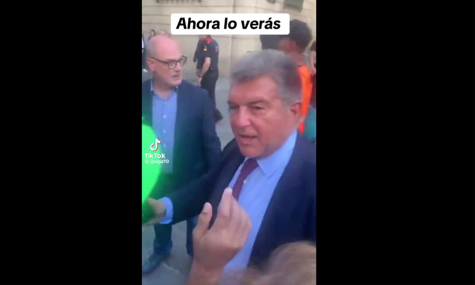 El vídeo de TikTok de un aficionado del Barcelona que grababa a Laporta. El vídeo de TikTok de un aficionado del Barcelona que grababa a Laporta.