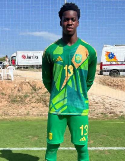 Darlington Osuchukwu de portero con la Selección Española. Darlington Osuchukwu de portero con la Selección Española.