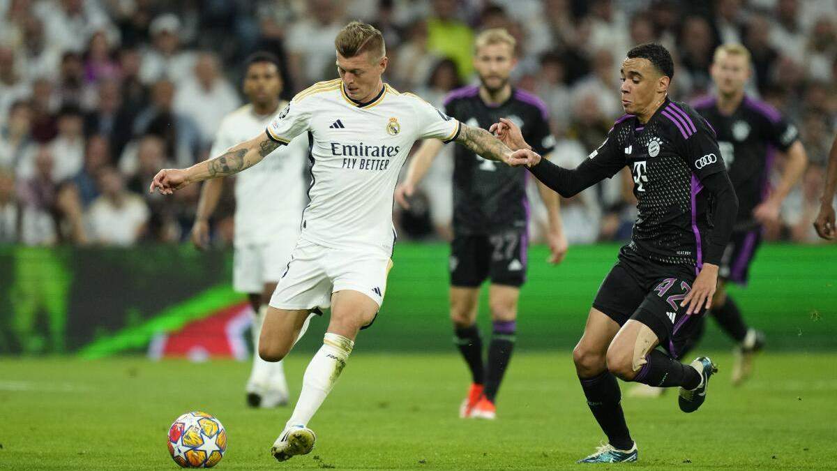 Toni Kroos jugando contra el Bayern Múnich. Toni Kroos jugando contra el Bayern Múnich.