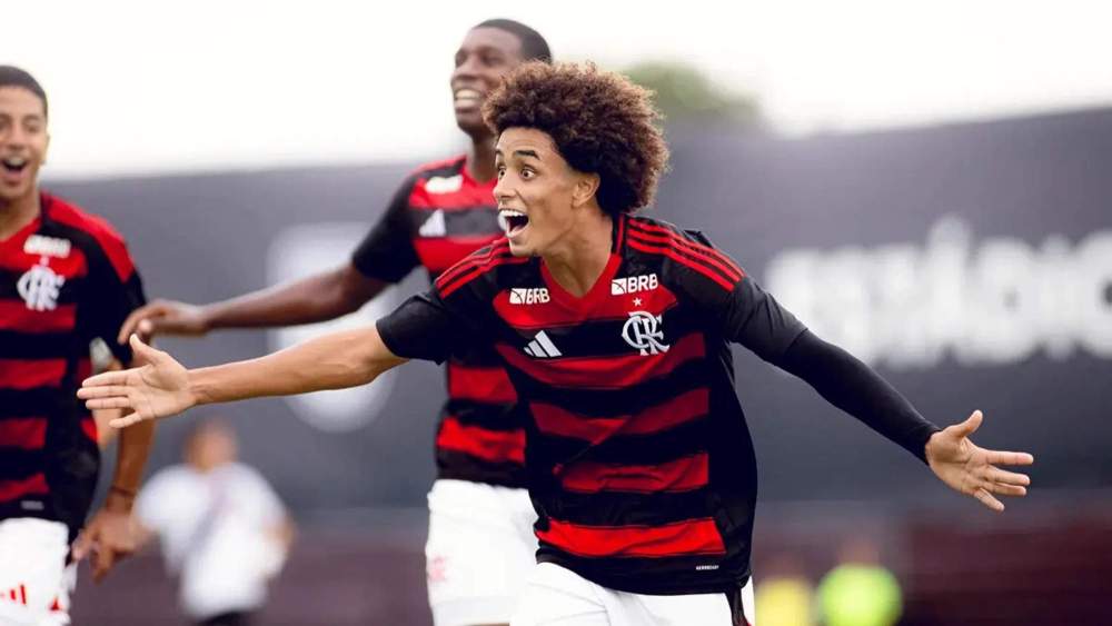 Ryan Roberto, celebrando un gol con el CR Flamengo U17, uno de los equipos juveniles del club histórico brasileño. Ryan Roberto, celebrando un gol con el CR Flamengo U17, uno de los equipos juveniles del club histórico brasileño.