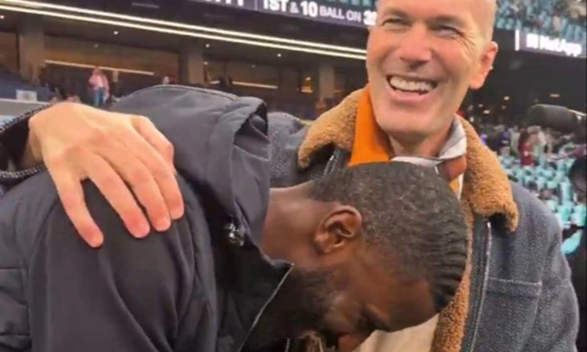 Zidane se reencuentra con Florentino Pérez en el Bernabéu: "Presi..."