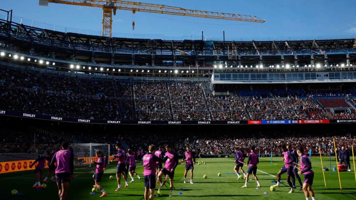 Los jugadores del Barça, durante el entrenamiento de la pasada semana en el Camp Nou. Los jugadores del Barça, durante el entrenamiento de la pasada semana en el Camp Nou.