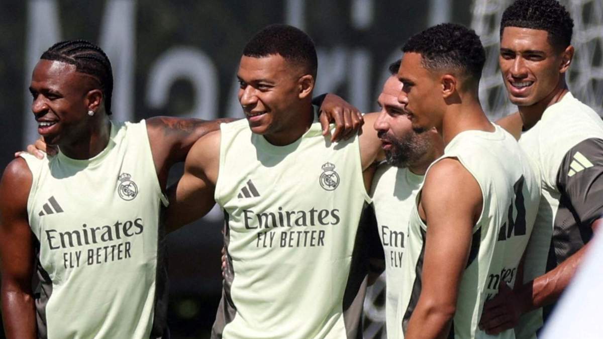 Kylian Mbappé, entrenando en Valdebebas, junto a algunos de sus compañeros.