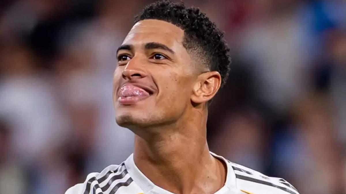 Jude Bellingham jugando un partido con el Real Madrid.