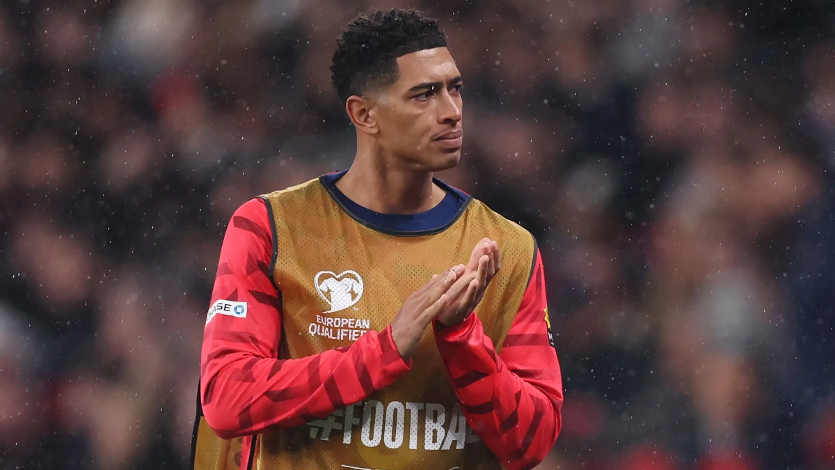 Jude Bellingham durante un calentamiento con la Selección Inglesa.