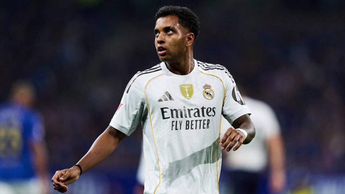 Rodrygo Goes disputando un partido con el Real Madrid.