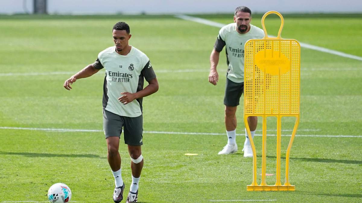 Trent y Carvajal durante un entrenamiento del Real Madrid Trent y Carvajal durante un entrenamiento del Real Madrid