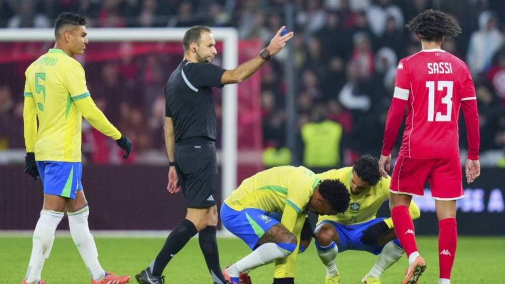Éder Militao se ha retirado a la hora de partido en el choque amistoso entre Brasil y Túnez.