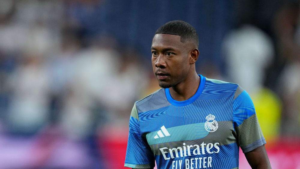 David Alaba durante un calentamiento con el Real Madrid.