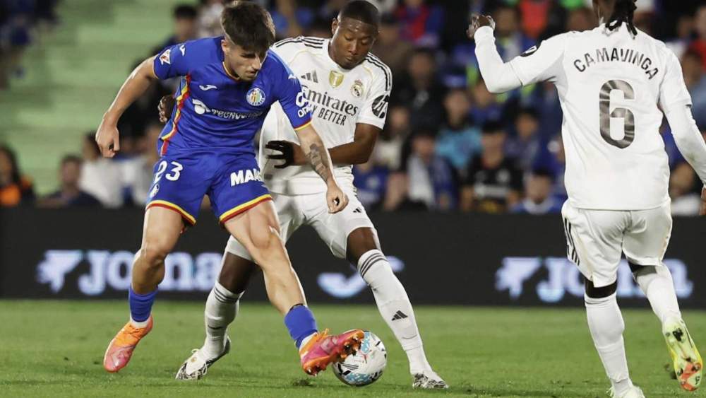 David Alaba está más fuera que dentro del Real Madrid en estos momentos. David Alaba está más fuera que dentro del Real Madrid en estos momentos.