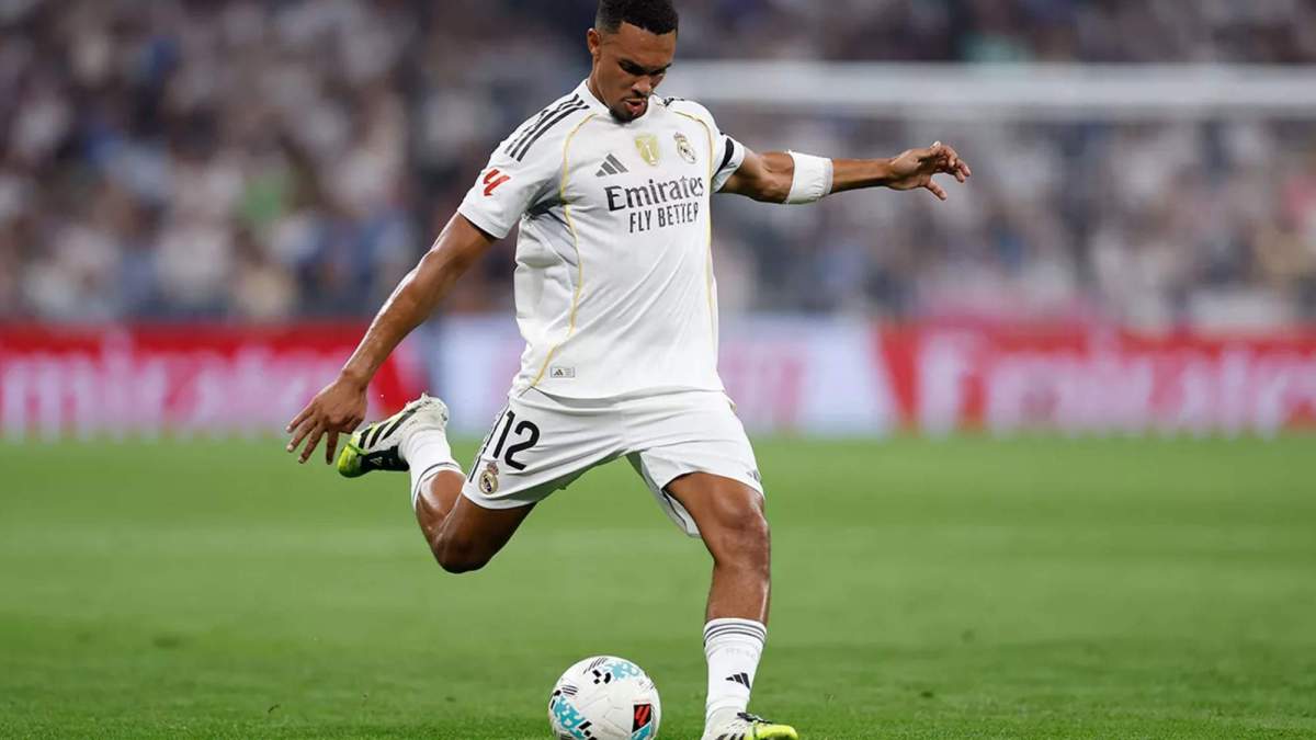 Trent Alexander-Arnold, en un partido con el Real Madrid durante este curso.