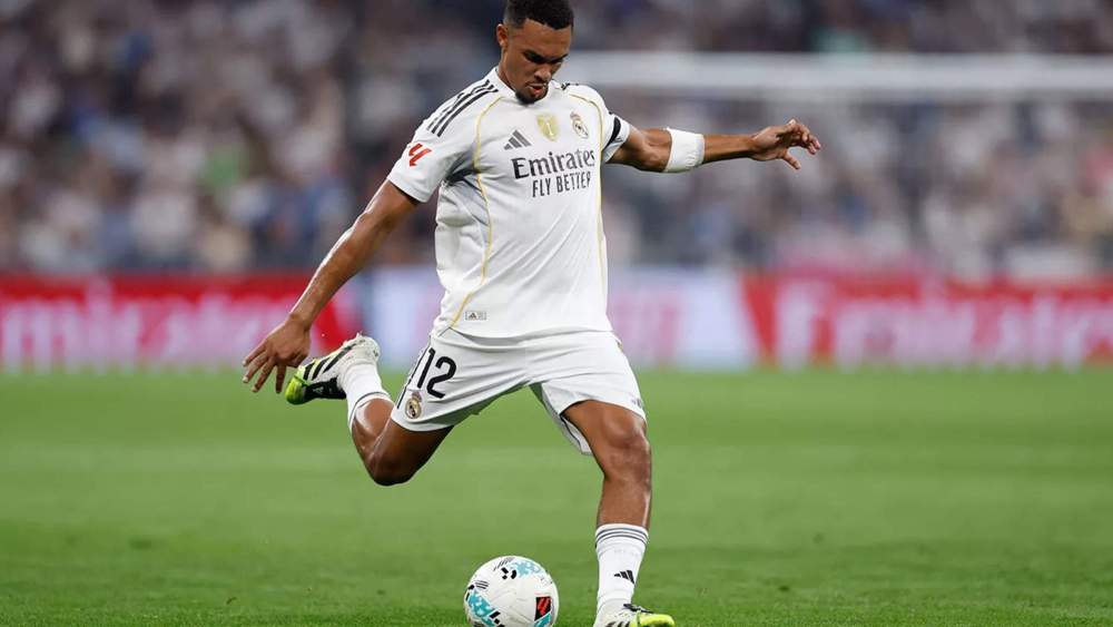 Trent Alexander-Arnold, en un partido con el Real Madrid durante este curso.