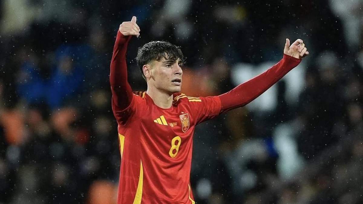 Rodrigo Mendoza en un partido con la selección española Sub 21