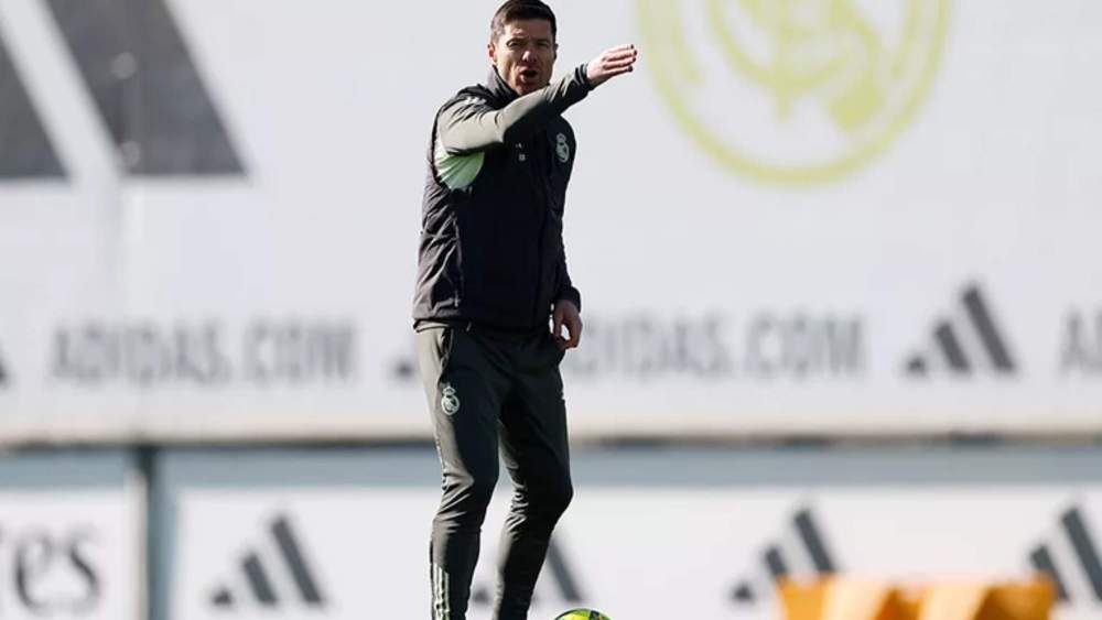 Xabi Alonso, en el entrenamiento de este sábado en Valdebebas.