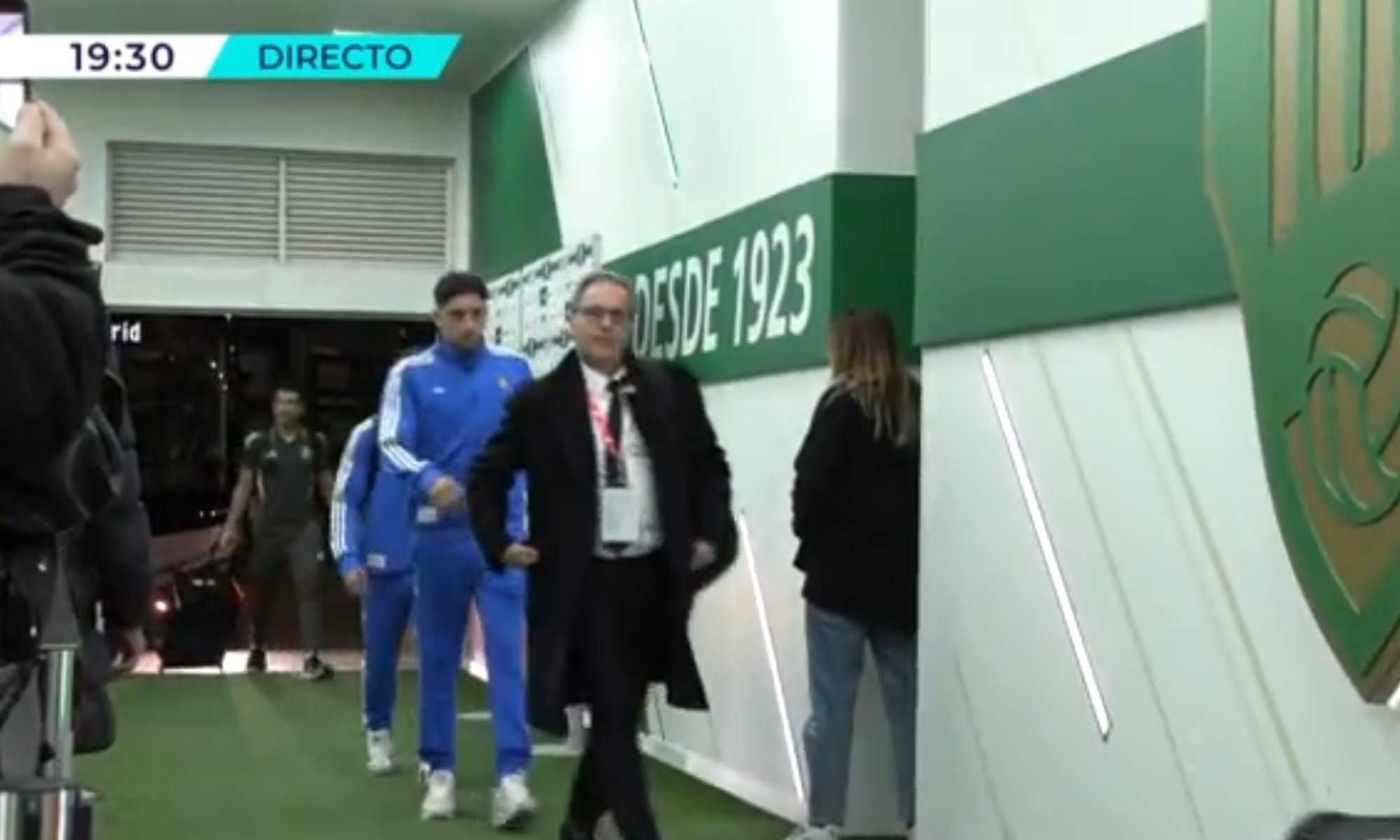 Jugadores del Real Madrid en la llegada al campo del Elche.