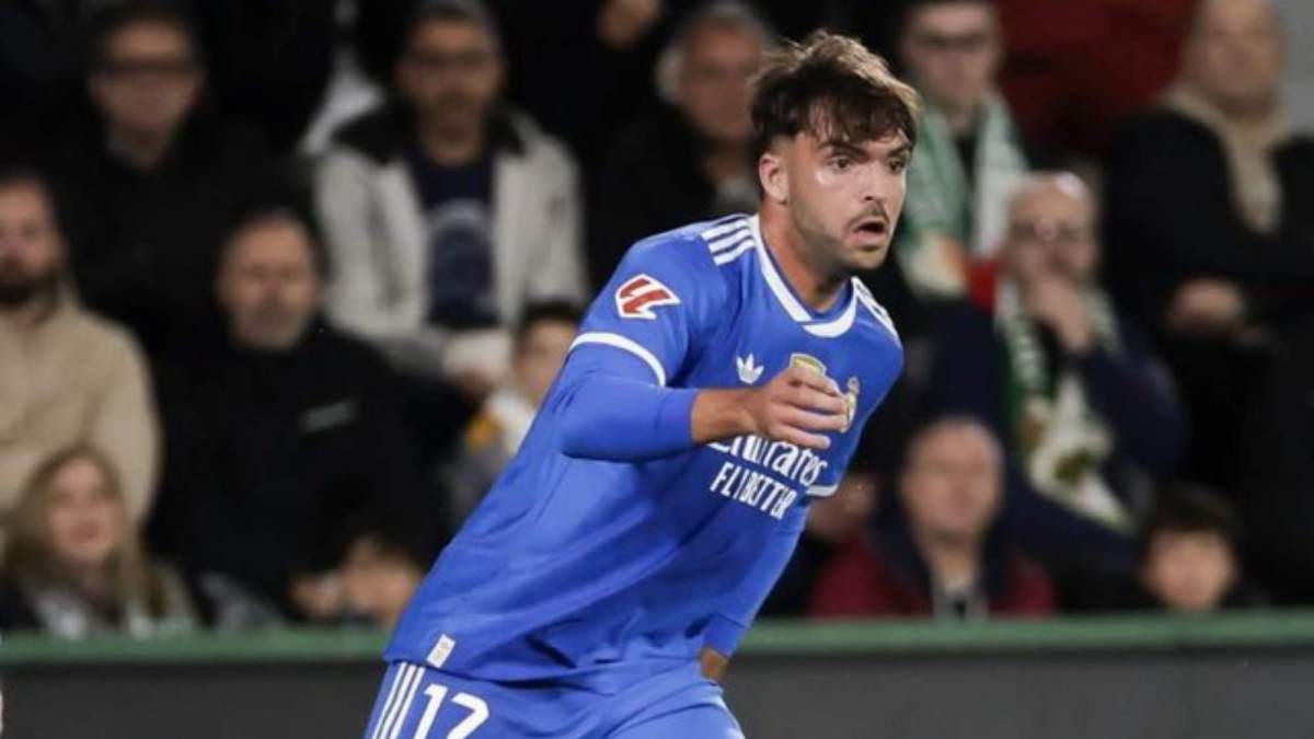 Raúl Asencio durante el Elche Real Madrid