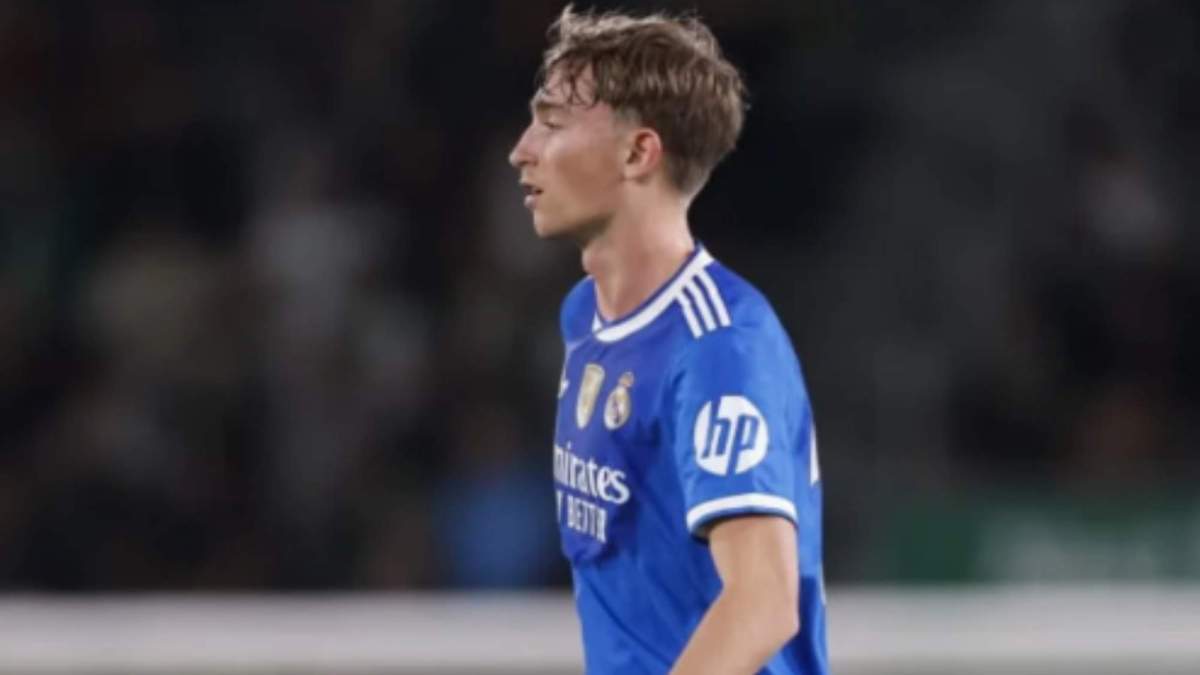 Dean Huijsen durante el Elche Real Madrid