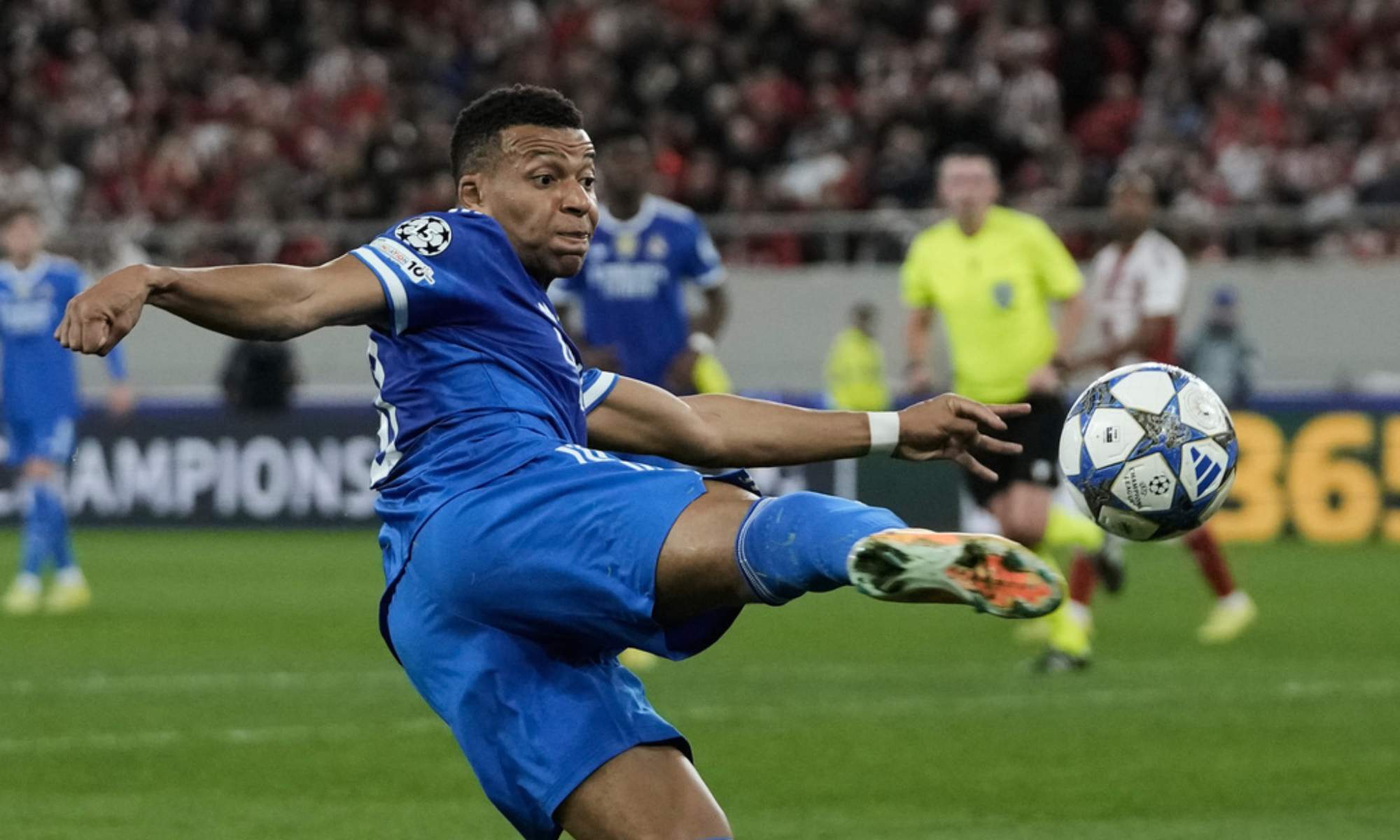 La UEFA ha premiado a Kylian Mbappé después de anotar cuatro goles al Olympiacos en la Champions League.