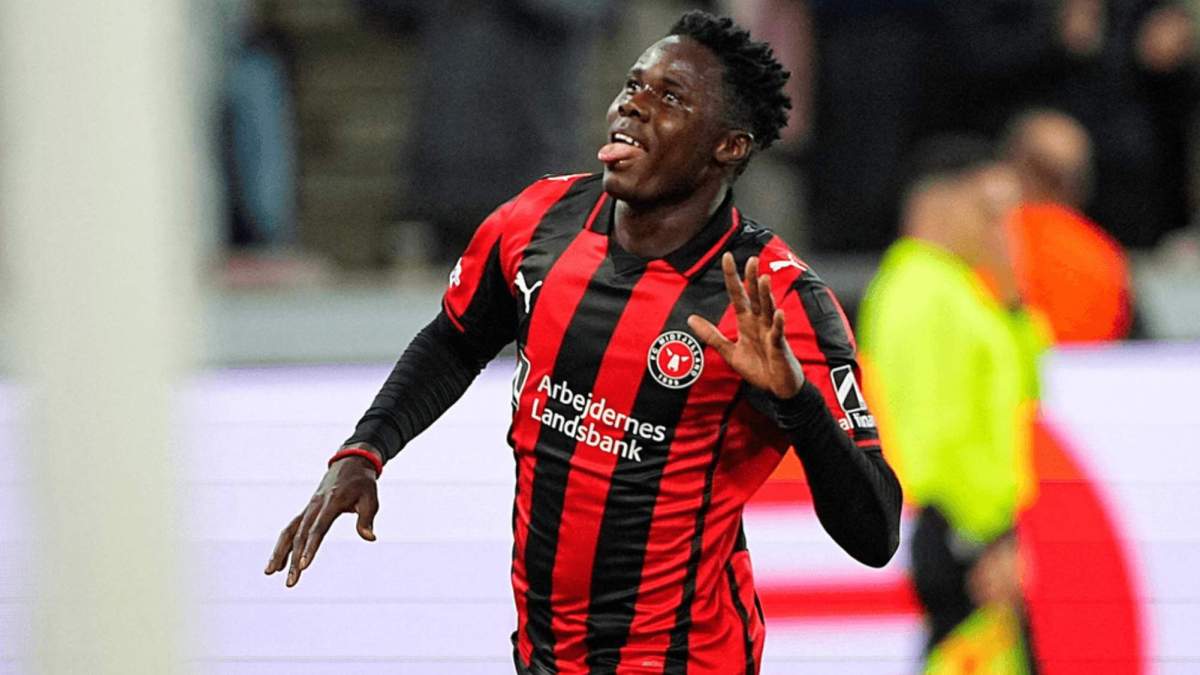 Franculino Djú celebrando un gol