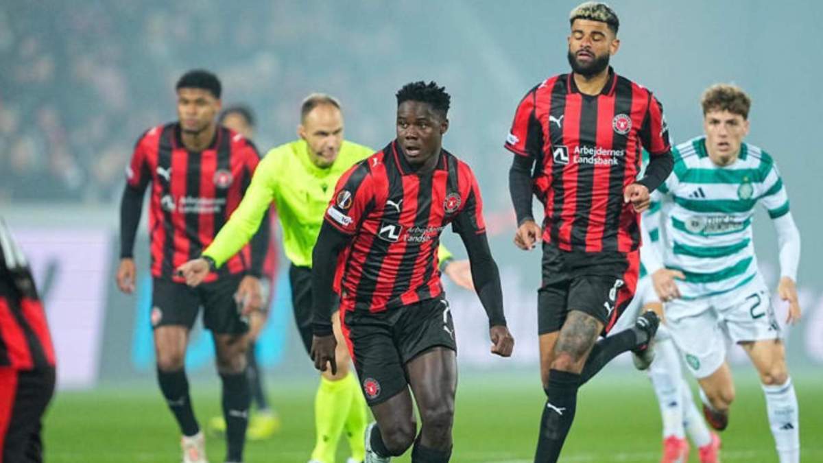 Franculino Djú en un partido con su equipo