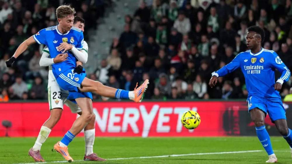 Dean Huijsen, marcando un gol ante el Elche en la jornada anterior de Liga. Dean Huijsen, marcando un gol ante el Elche en la jornada anterior de Liga.