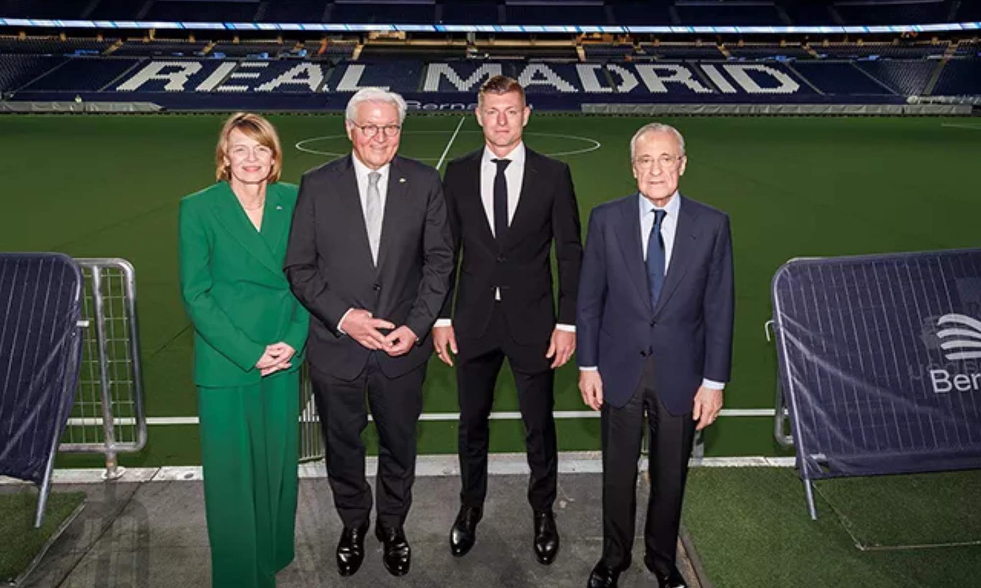 Toni Kroos volvió este jueves al Santiago Bernabéu para ser condecorado con la Cruz de Caballero de la Orden del Mérito de la República Federal de Alemania.