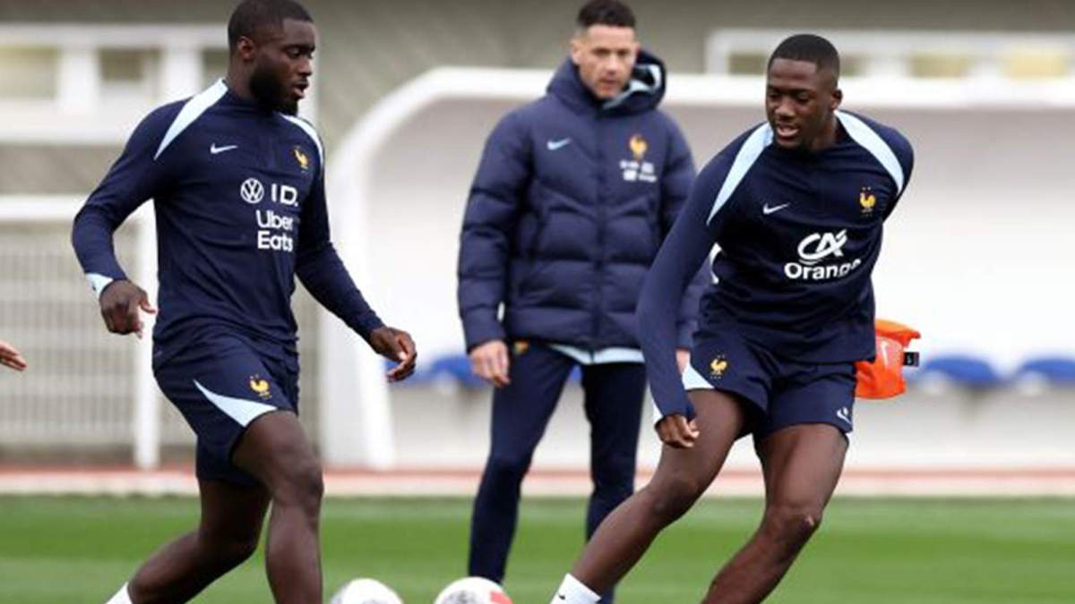 Konaté y Upamecano entrenando con Francia.