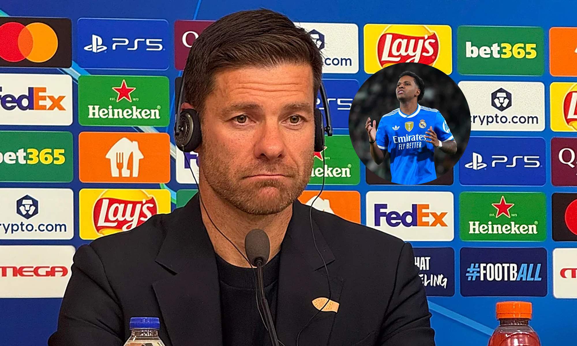 Xabi Alonso y una foto de Rodrygo Goes en un partido del Real Madrid.