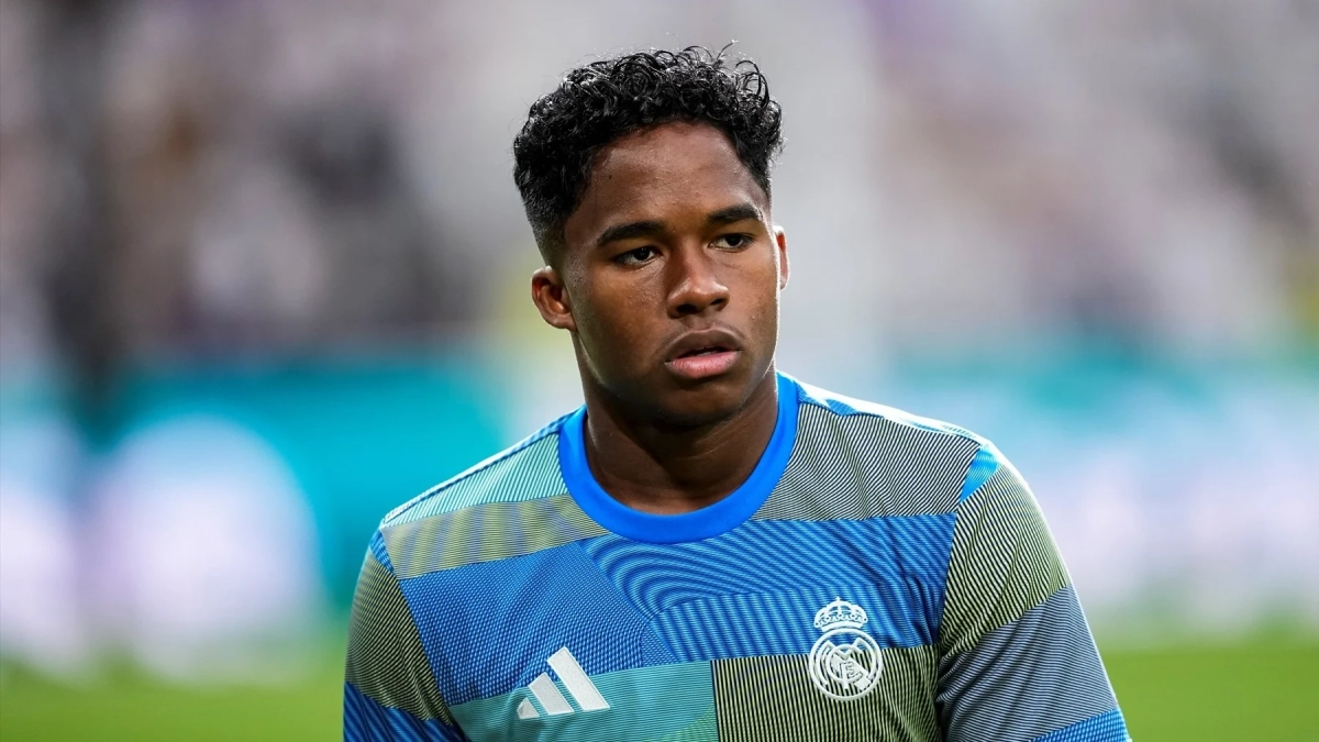 Endrick durante un calentamiento con el Real Madrid.