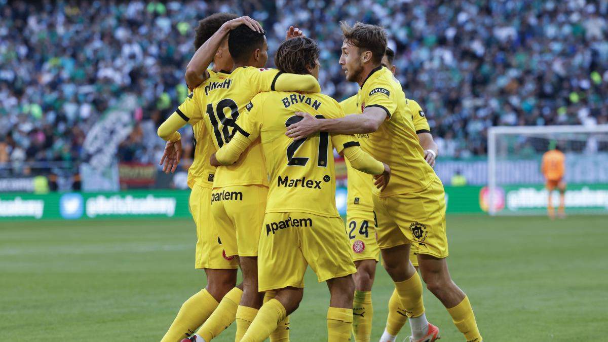 Jugadores del Girona celebrando un gol en el Benito Villamarín