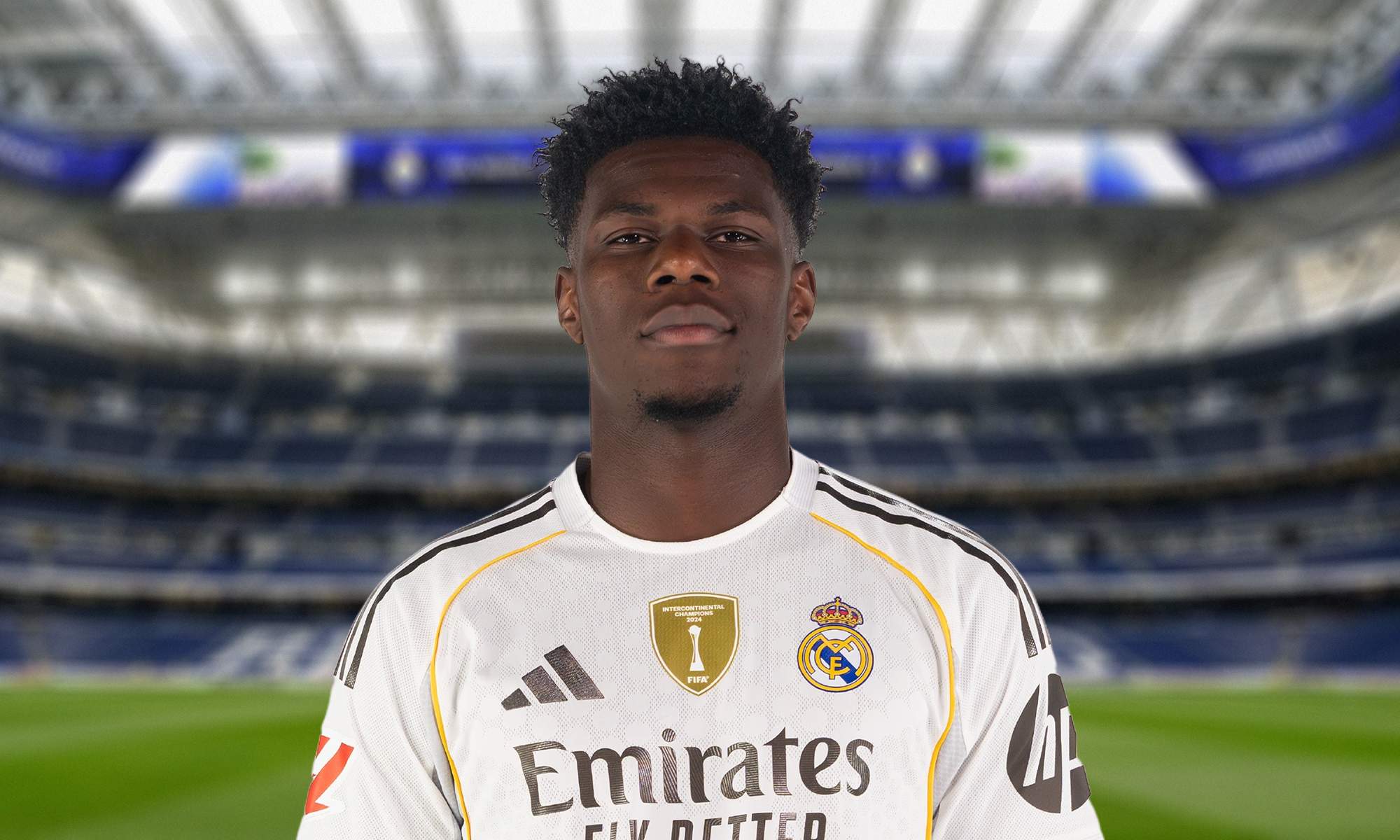 Aurélien Tchouaméni con la camiseta del Real Madrid y el Santiago Bernabéu.