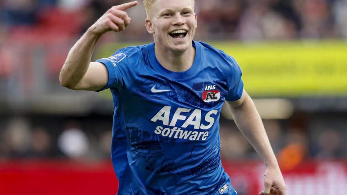 Kees Smit jugando un partido con AZ Alkmaar.