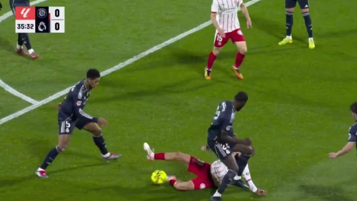 Acción en la que Vanat pidió penalti