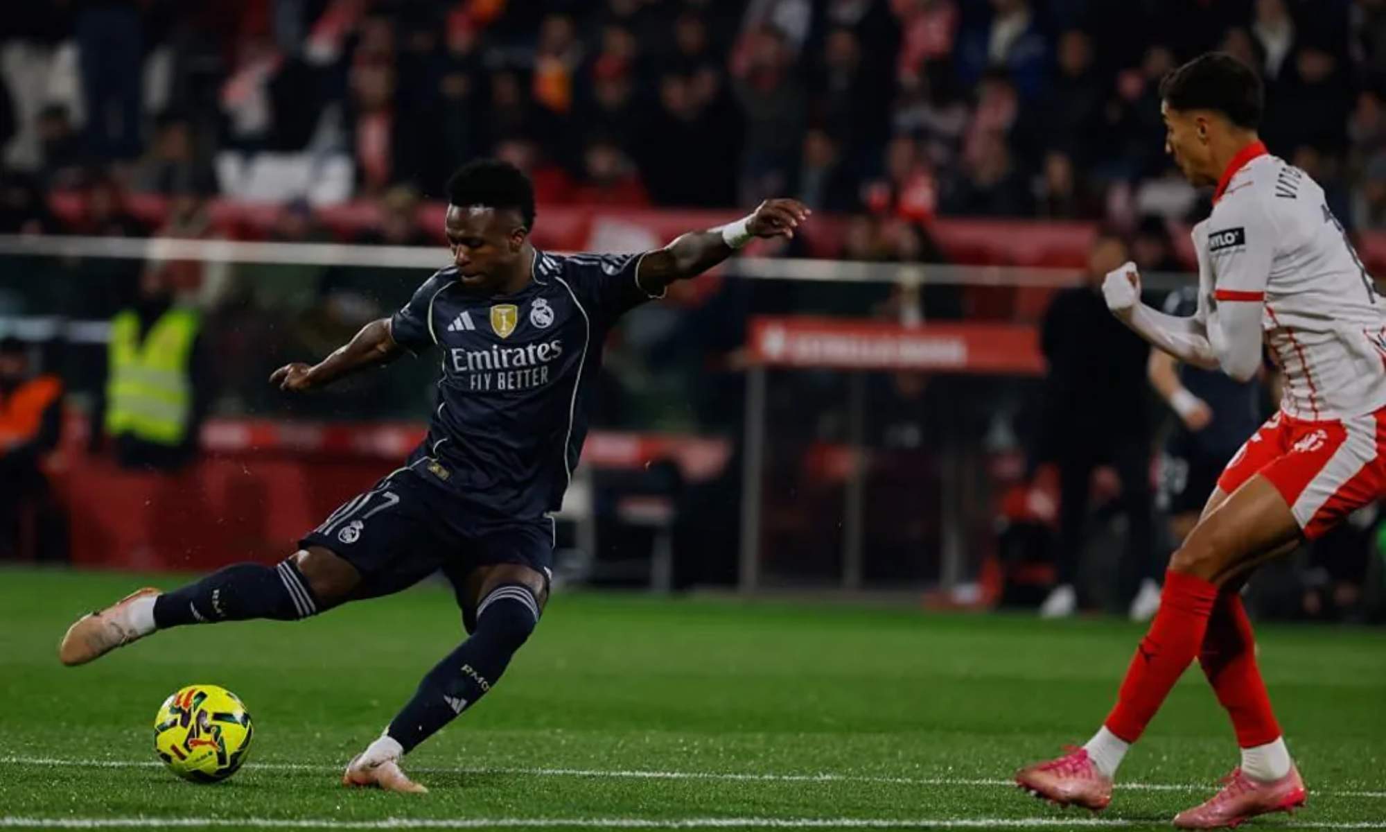 Vinicius Junior se dispone a disparar a puerta, en el encuentro de esta noche ante el Girona.