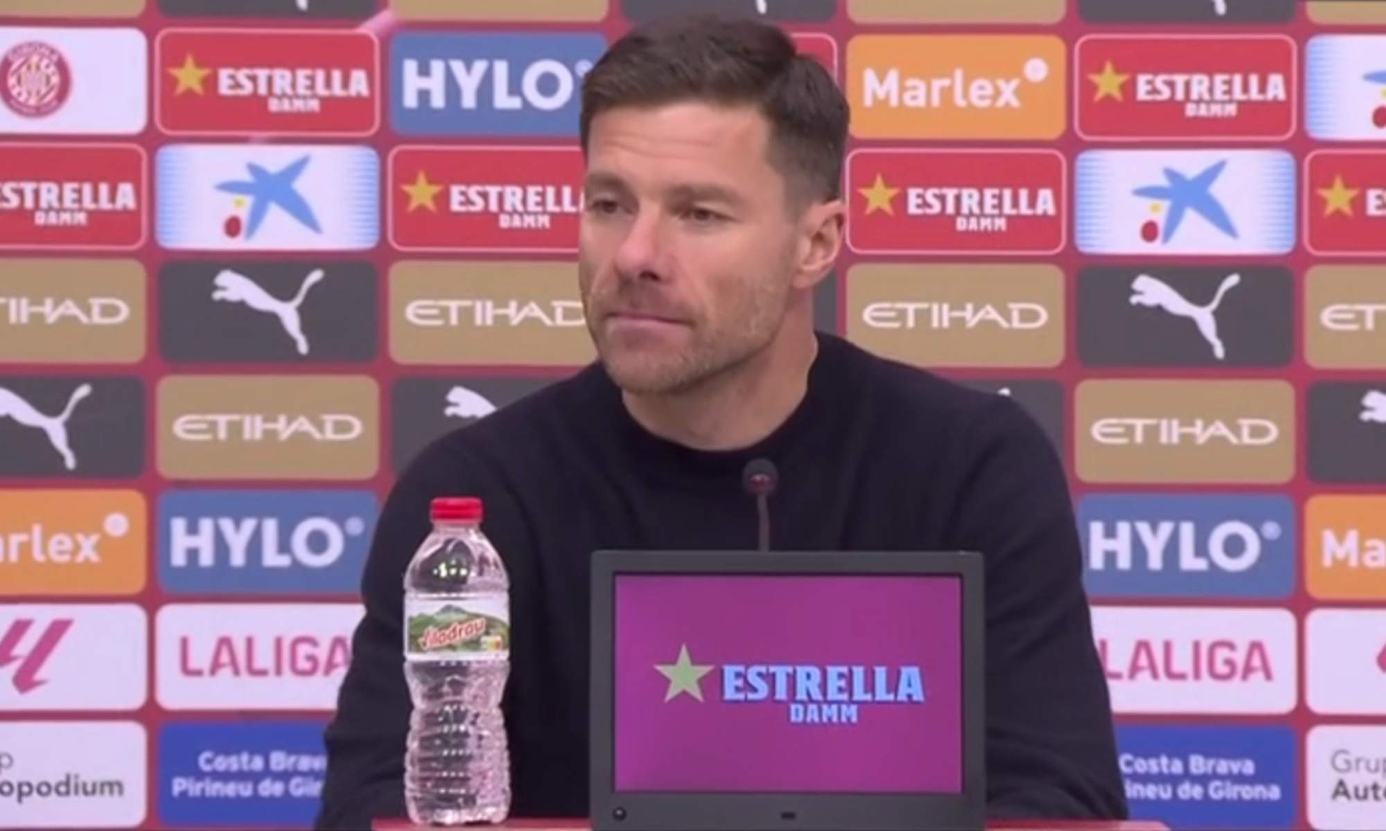 Xabi Alonso señala a De Burgos tras el empate en Girona: "Son jugadas decisivas"
