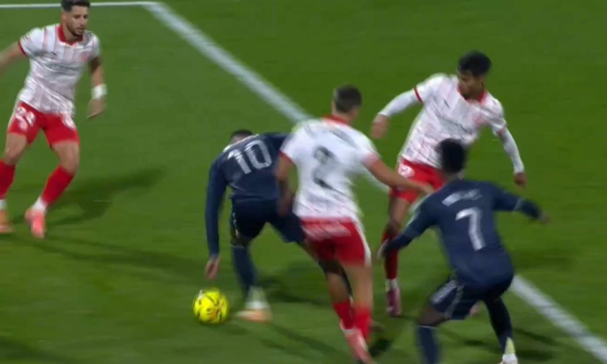 El audio del VAR de la mano de Mbappé: debió haber 2 audios más en Girona